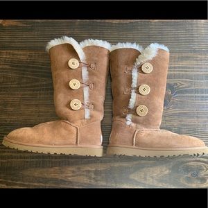 Ugg Bailey Button Triplet Size 6 women’s